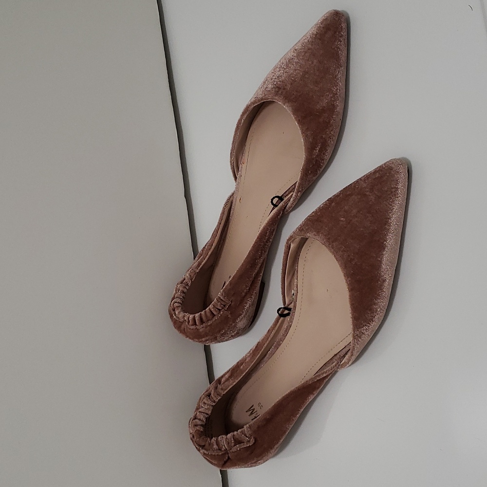 Womens Super Cute and Comfortable H&M Velvet Pointed Toe Ballet Flats